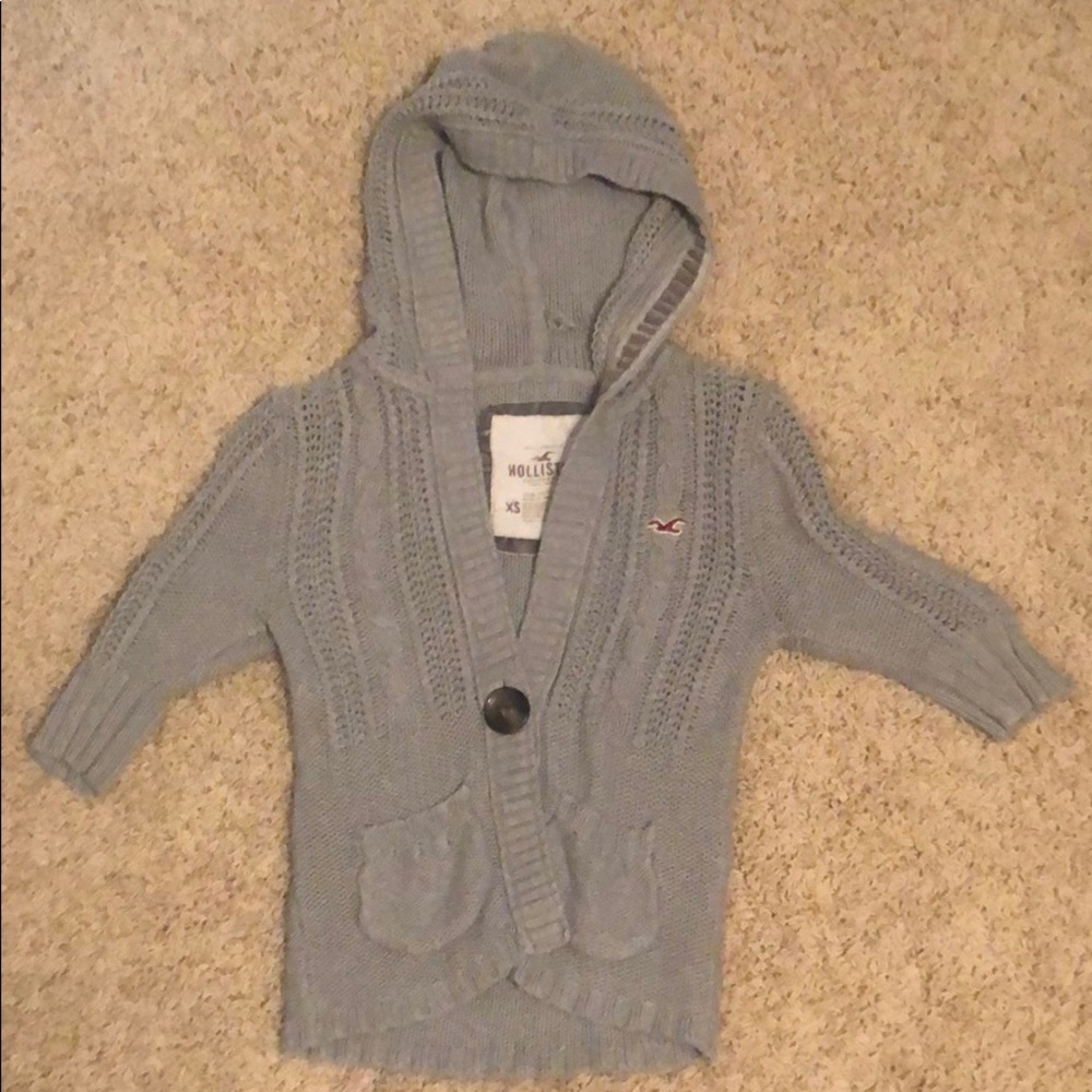 3 quarter sleeve knitted sweater with hood